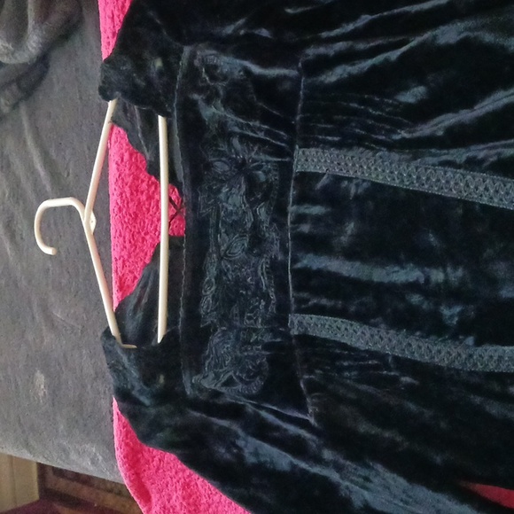 SOLD VELVET TOP - Picture 5 of 10